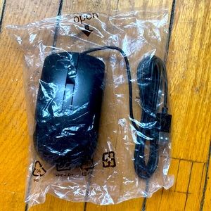NWB Dell Mouse USB Wired Black best offer will be accepted!